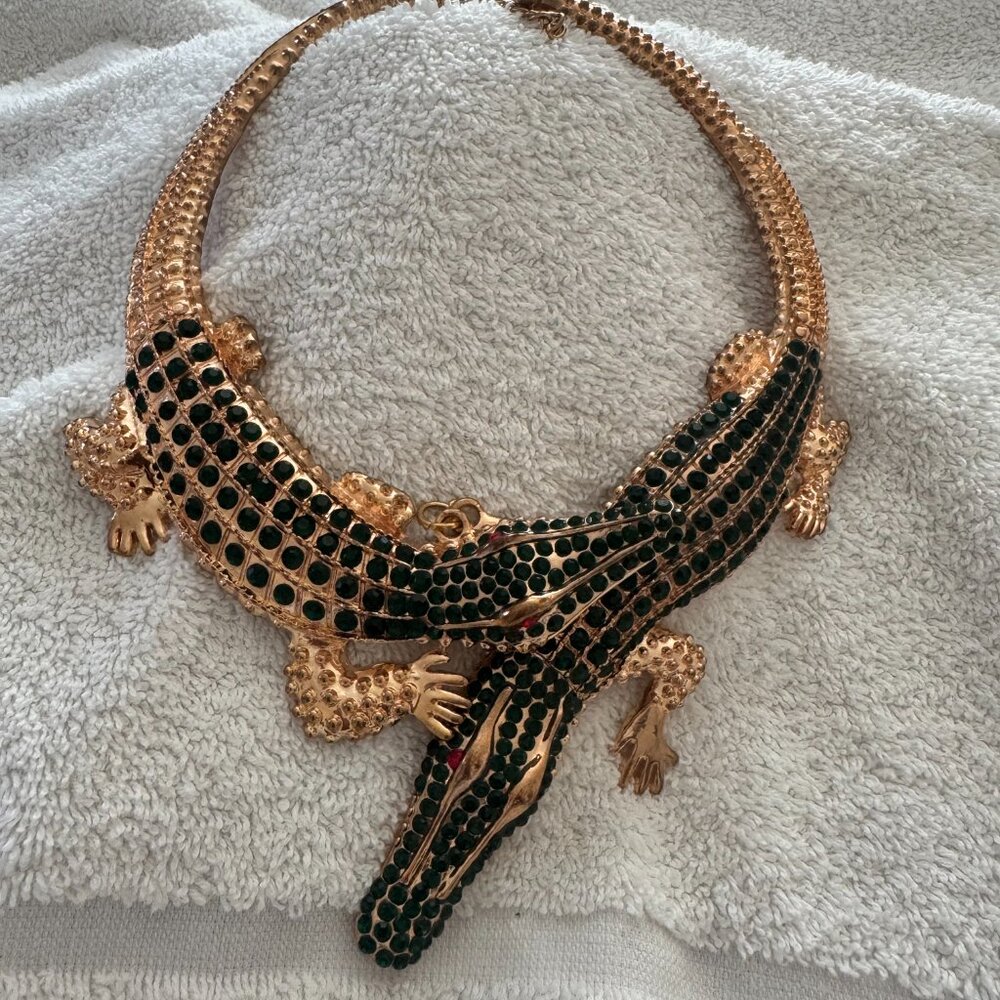 Elegant Statement Necklace – Timeless Chic Style - Picture 3 of 5